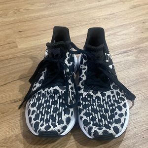 Adidas sneakers like new! US size 8